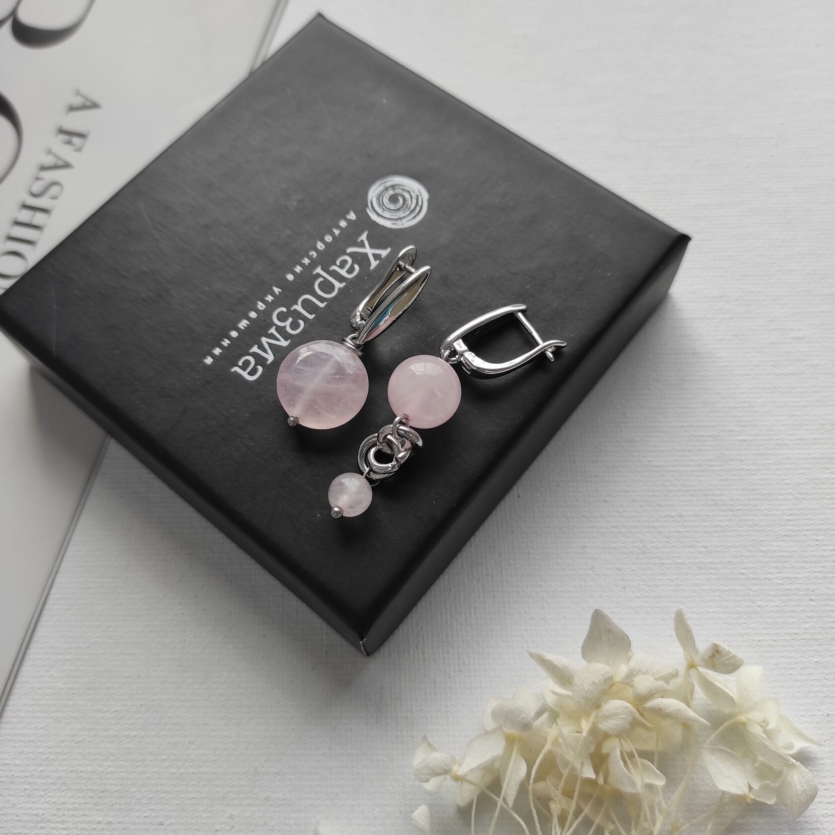 Серьги с розовым кварцем в фурнитуре из стали