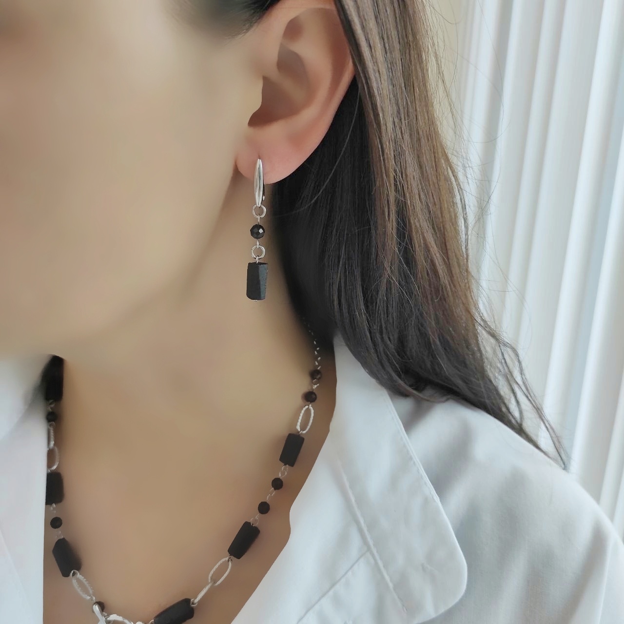 Серьги с черным турмалином (шерл), камни в форме столбиков