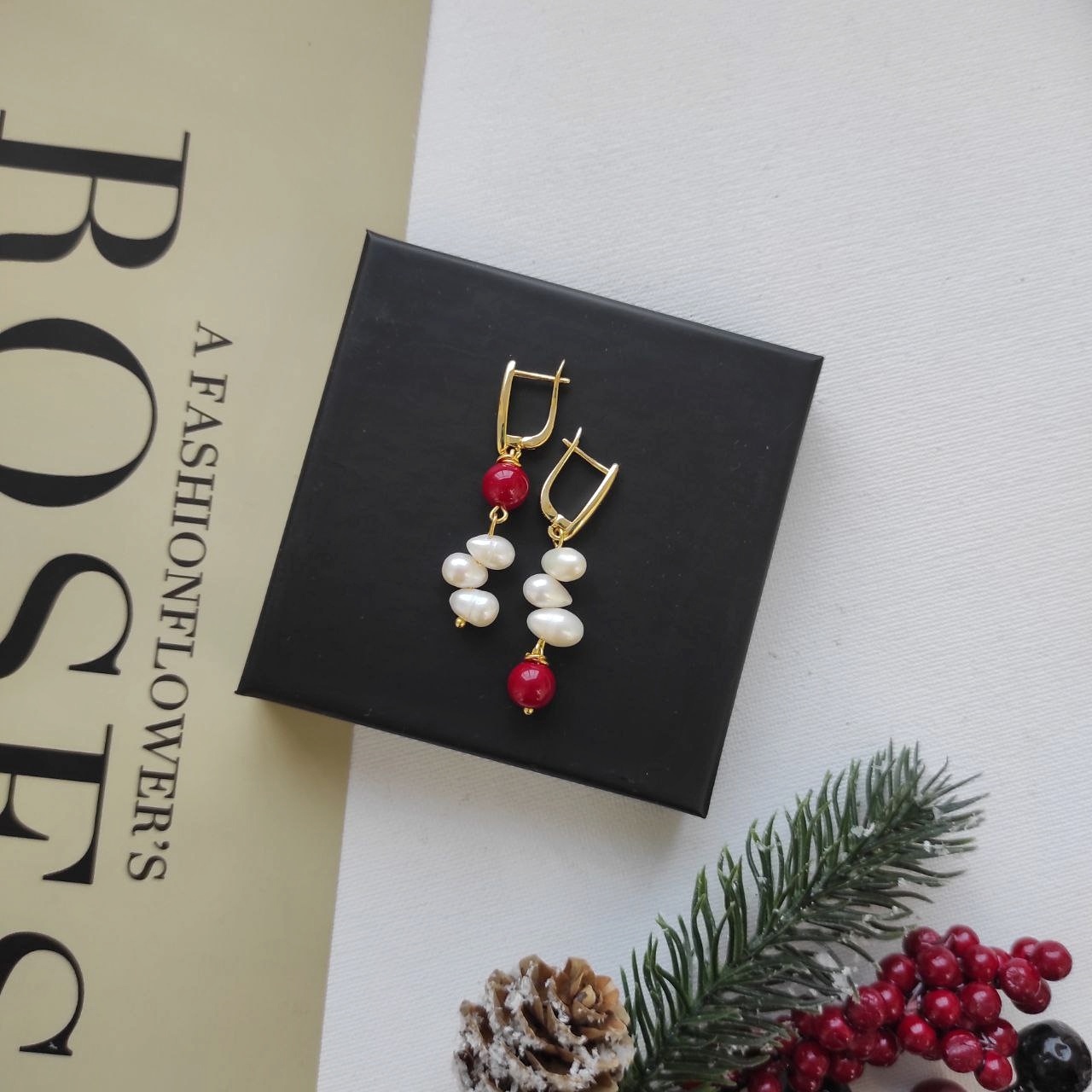 Серьги красного цвета с натуральным жемчугом