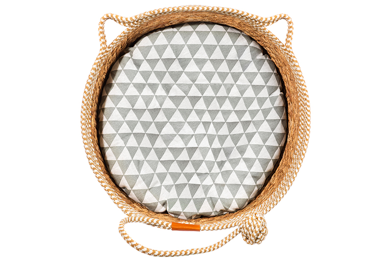 БЫЛО 1754 руб! Лежанка плетеная для кошек и собак 40*40*14 см, с подушкой и игрушкой