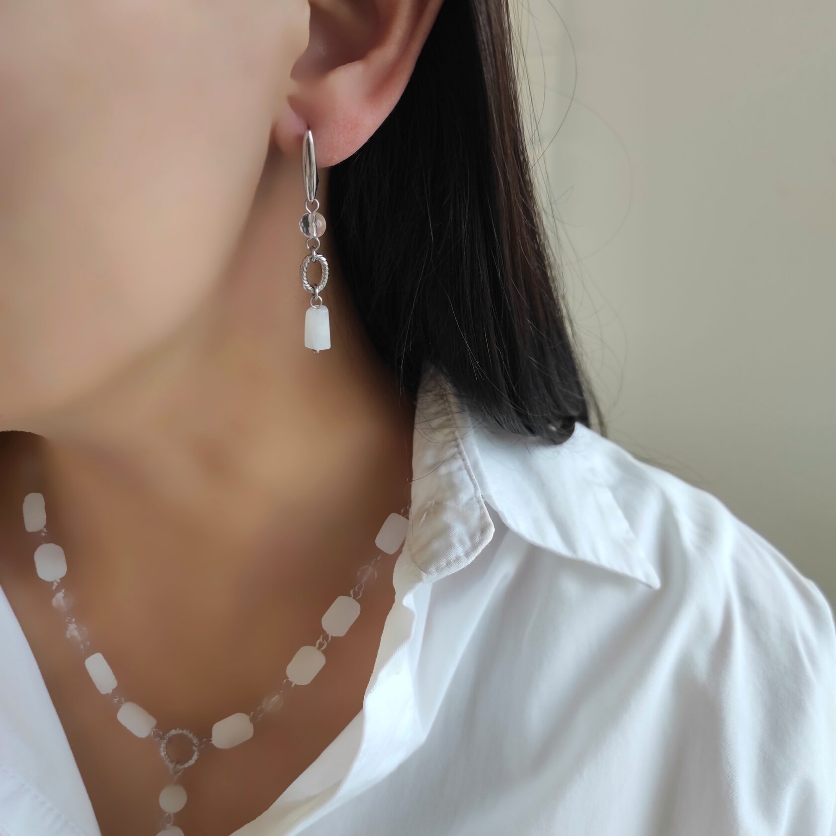 Серьги из натурального лунного камня и горного хрусталя