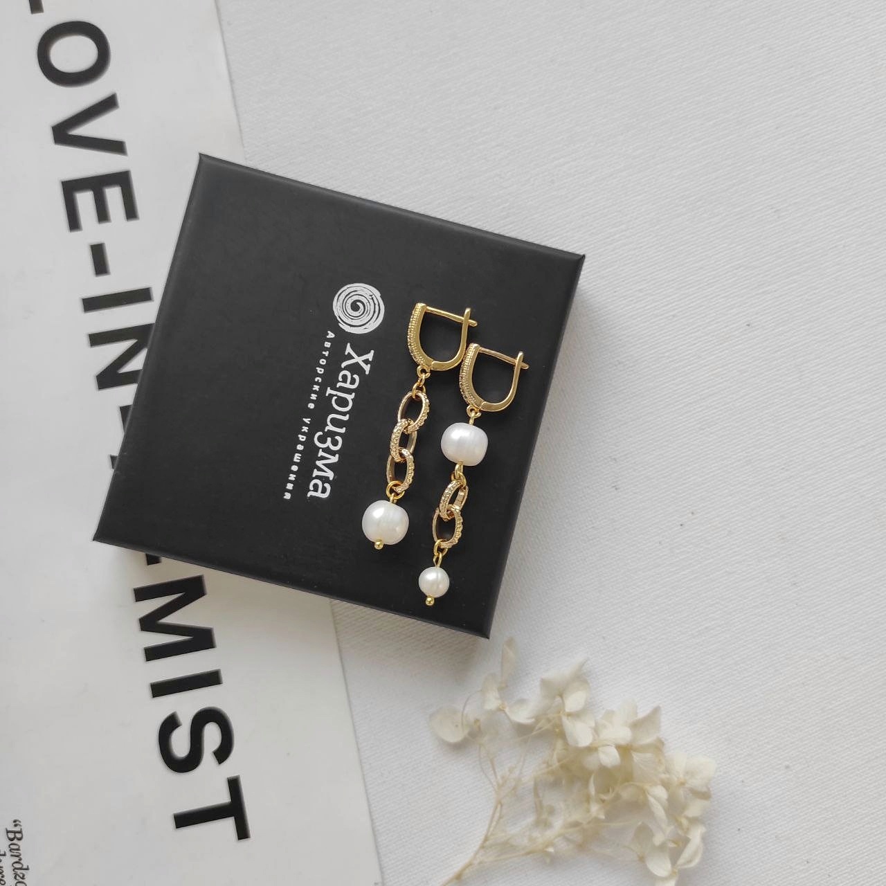 Серьги асимметричные из жемчуга в позолоченой фурнитуре