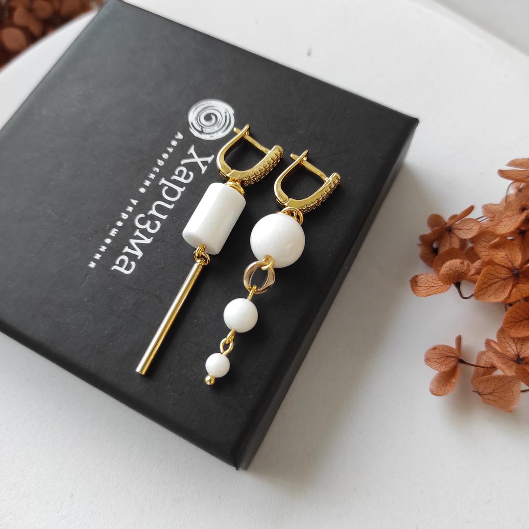 Серьги из белого агата в позолоченой фурнитуре
