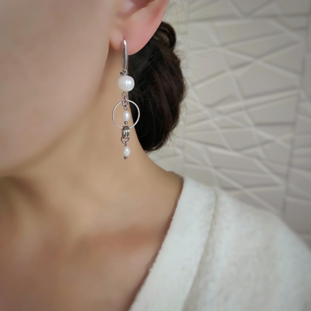 Серьги асимметрия с барочным жемчугом в белом металле