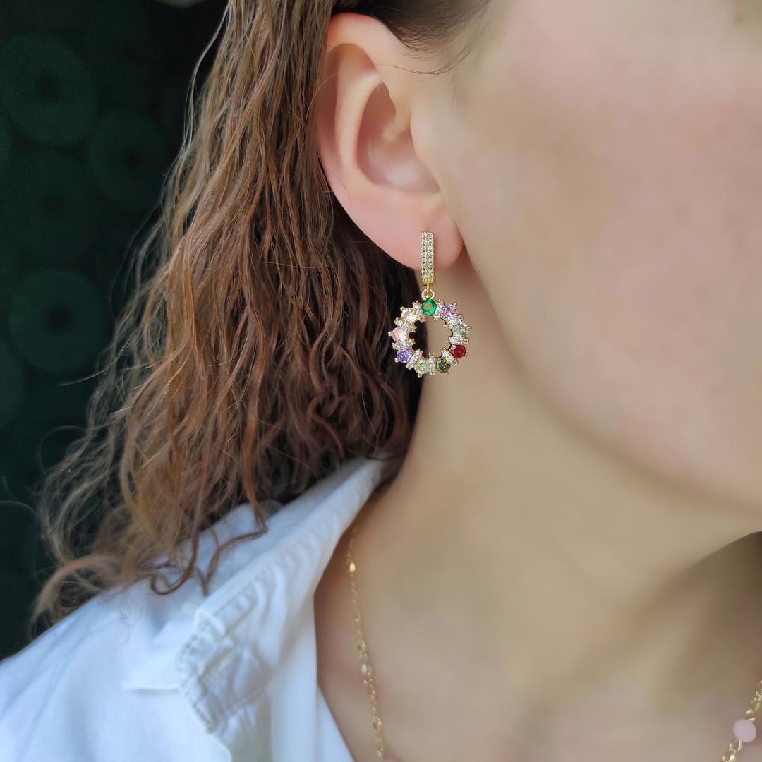 Симметричная пара с цветными цирконами