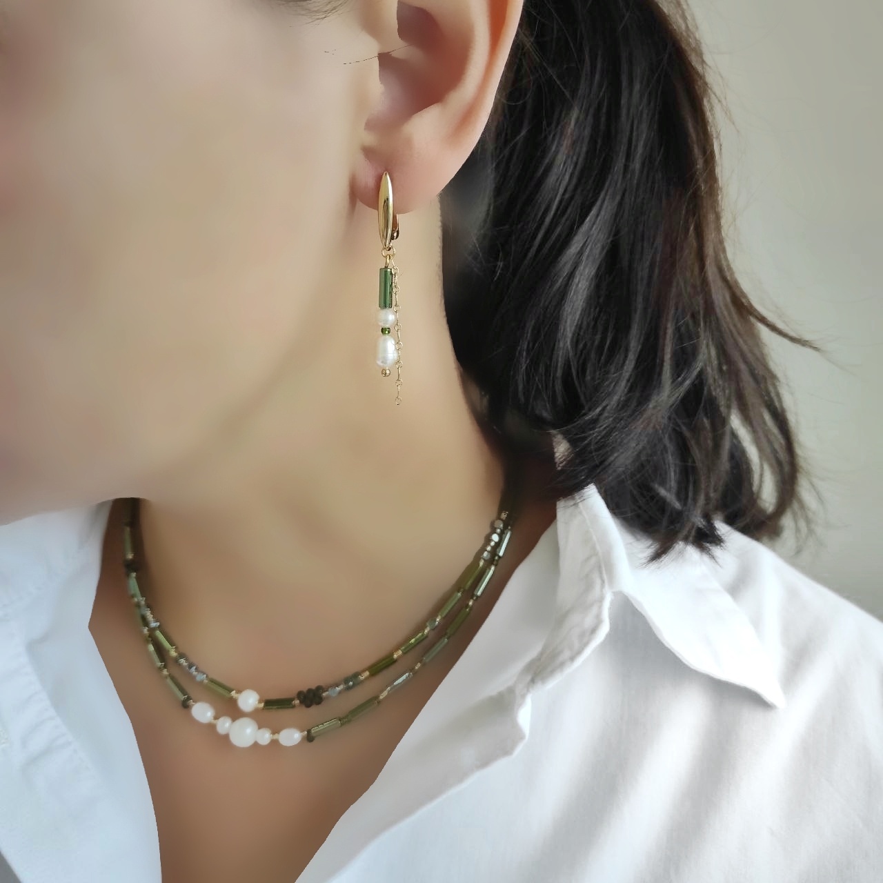 Серьги из жемчуга и гематита зелёные оттенки