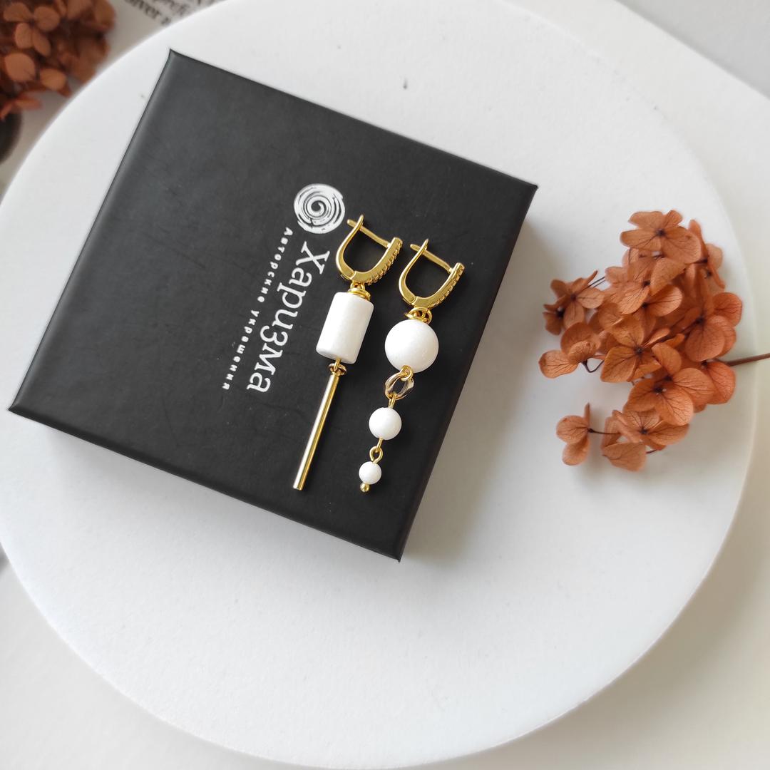 Серьги из белого агата в позолоченой фурнитуре
