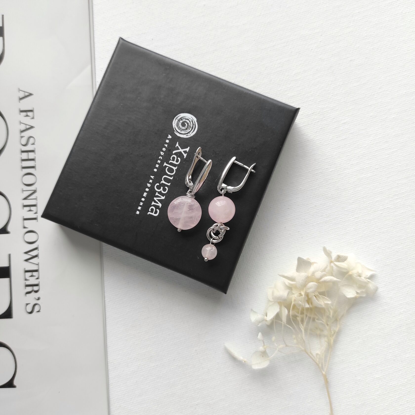 Серьги с розовым кварцем в фурнитуре из стали