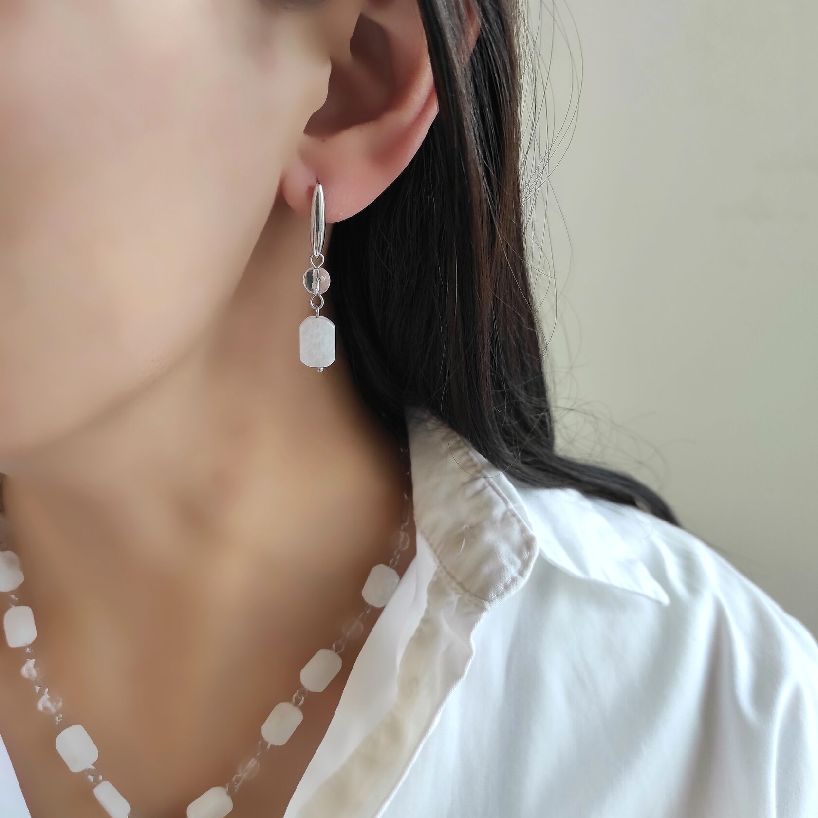 Серьги из натурального лунного камня и горного хрусталя