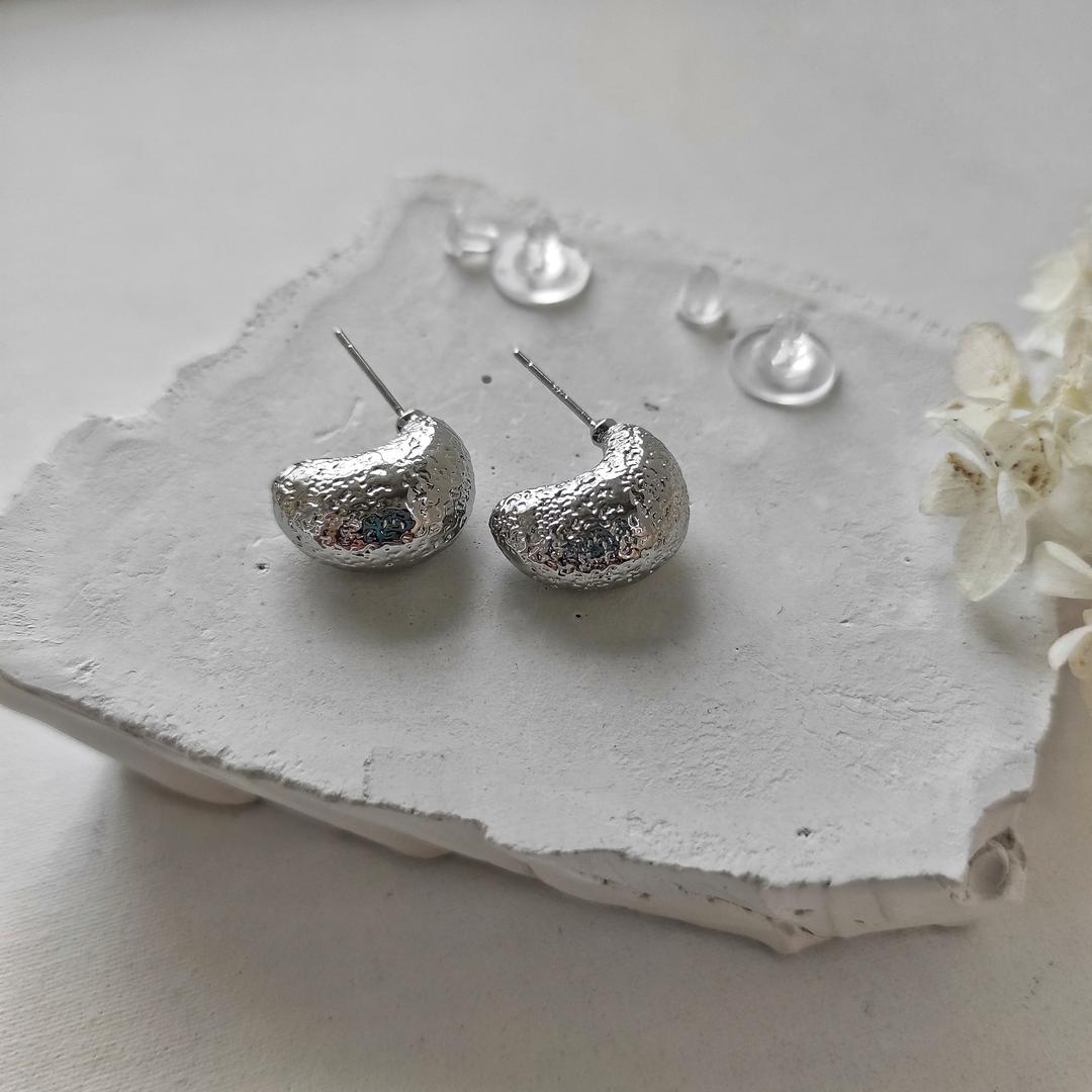 Серьги- капли с фактурной поверхностью