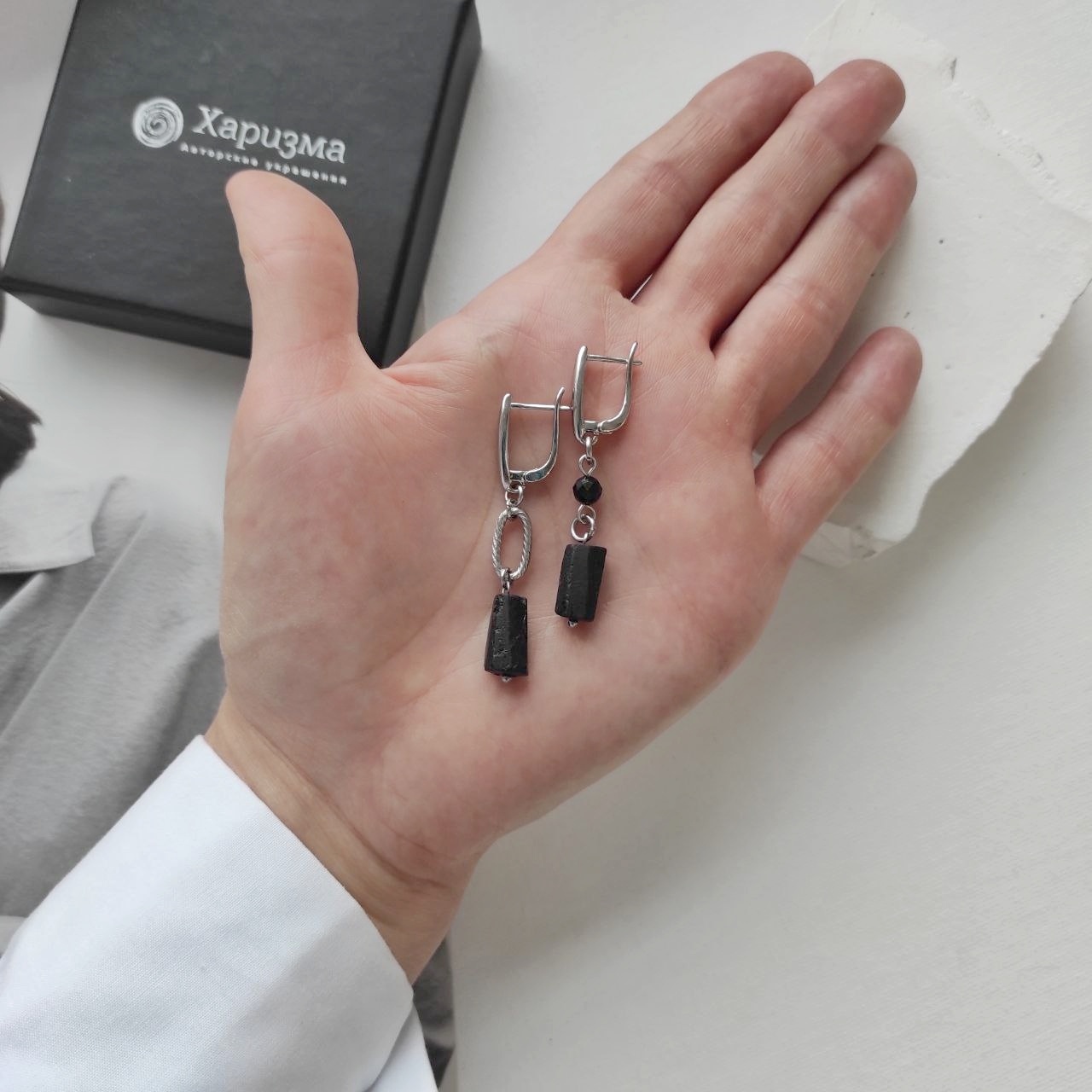 Серьги с черным турмалином (шерл), камни в форме столбиков