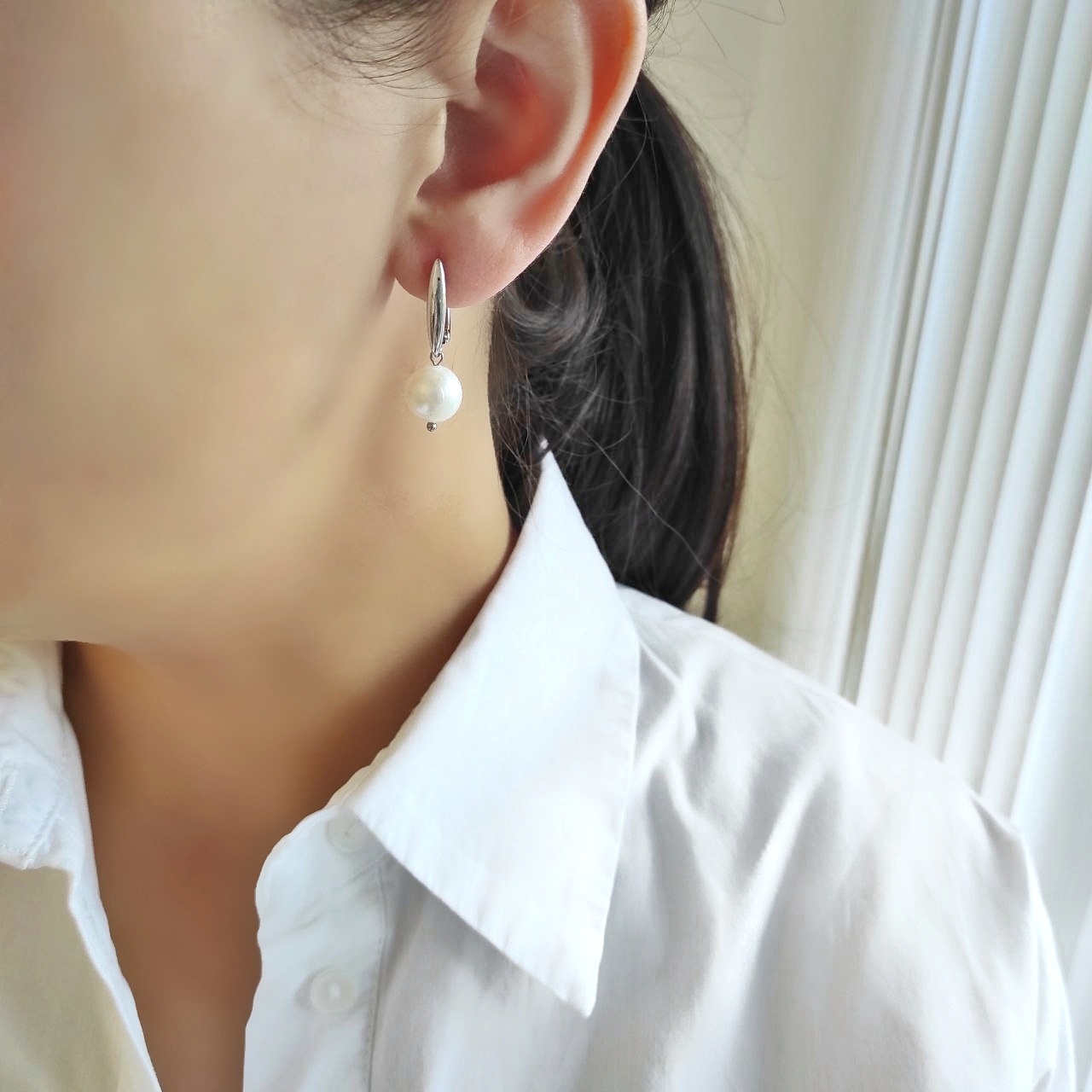 Серьги симметричные с жемчужинами в белом металле или позолоченой фурнитуре