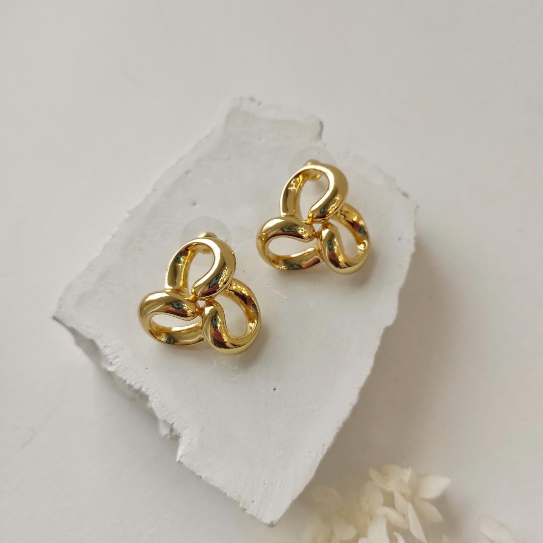 Серьги базовые в позолоченой фурнитуре