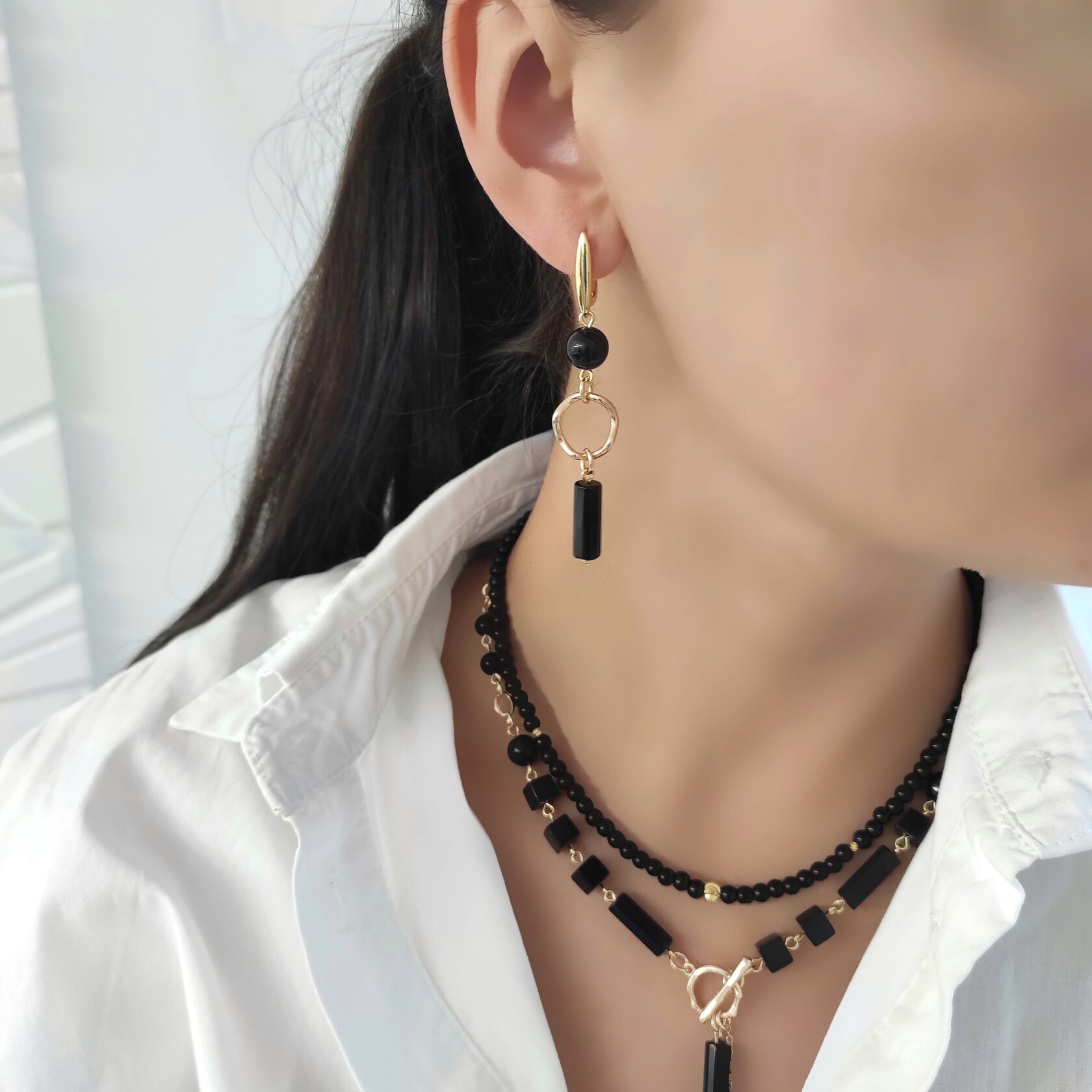 Серьги из черного агата и оникса в позолоченой фурнитуре