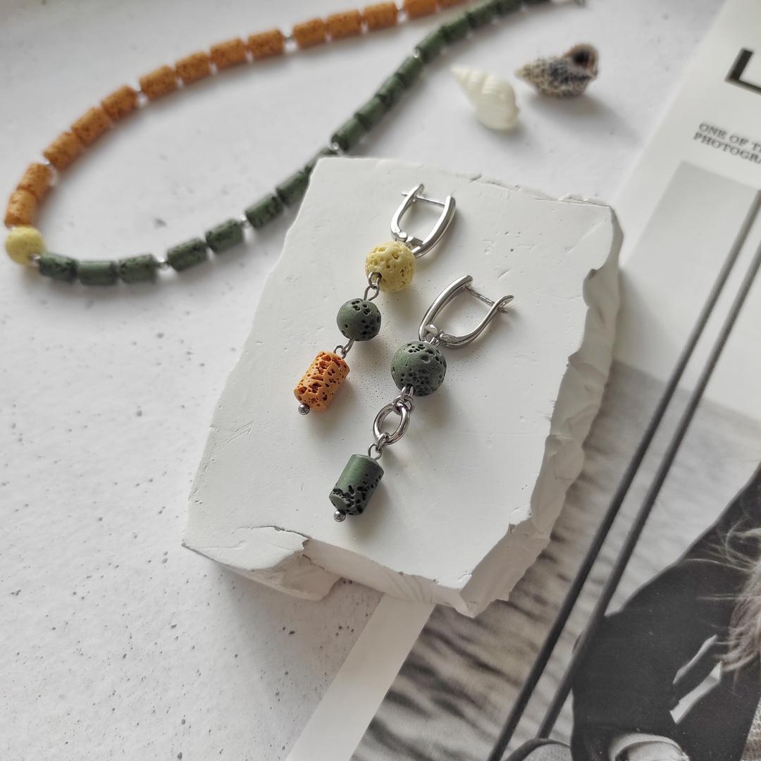 Серьги из вулканита, темно-зелёные оранжевые оттенки
