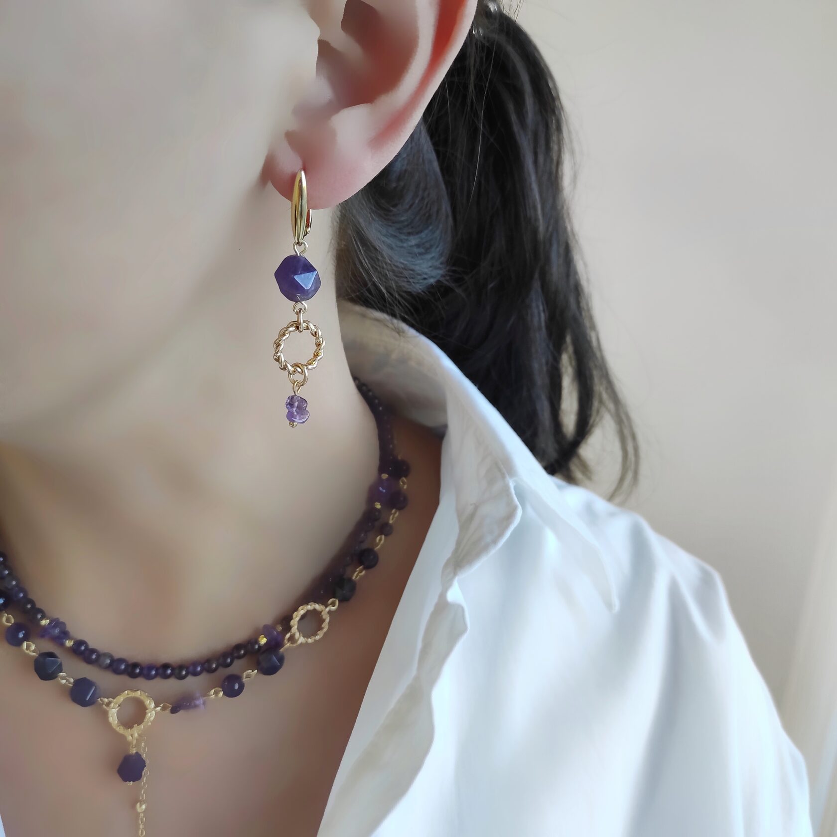 Серьги из аметистов в фурнитуре белый металл