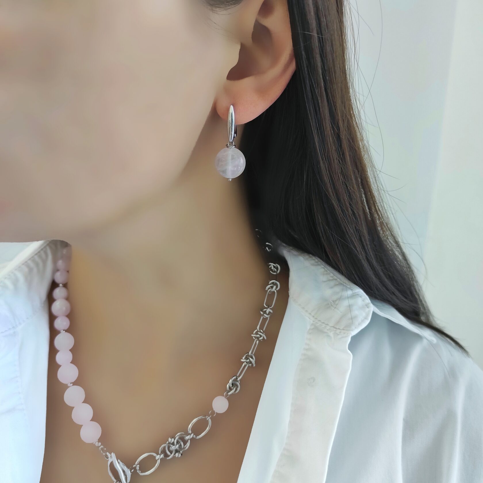 Серьги с розовым кварцем в фурнитуре из стали