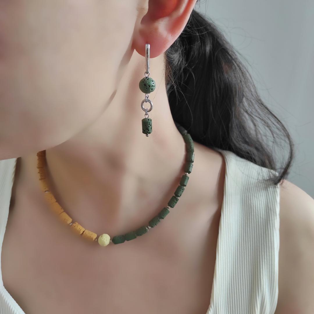 Серьги из вулканита, темно-зелёные оранжевые оттенки