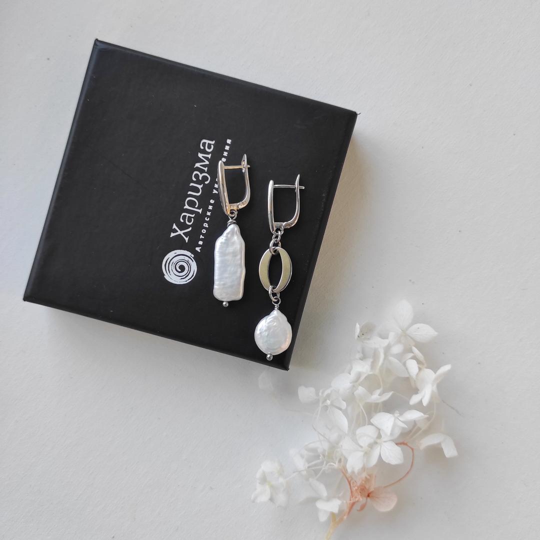 Серьги с барочными жемчужинами с белом металле