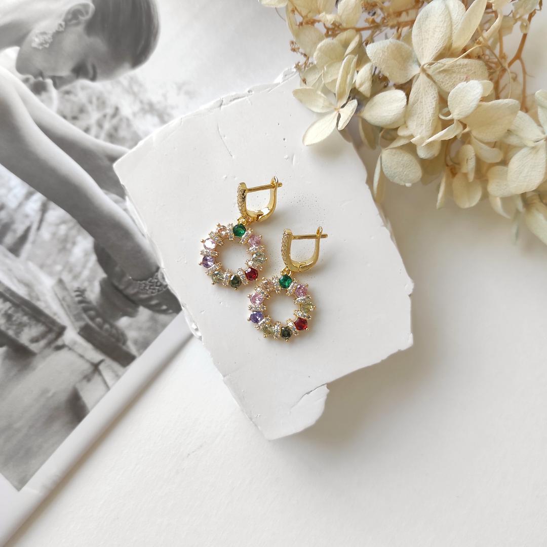 Симметричная пара с цветными цирконами