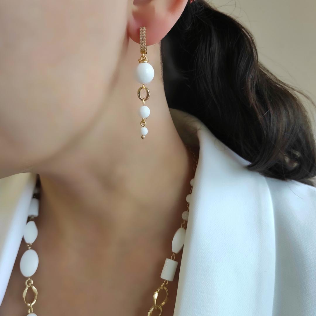 Серьги из белого агата в позолоченой фурнитуре