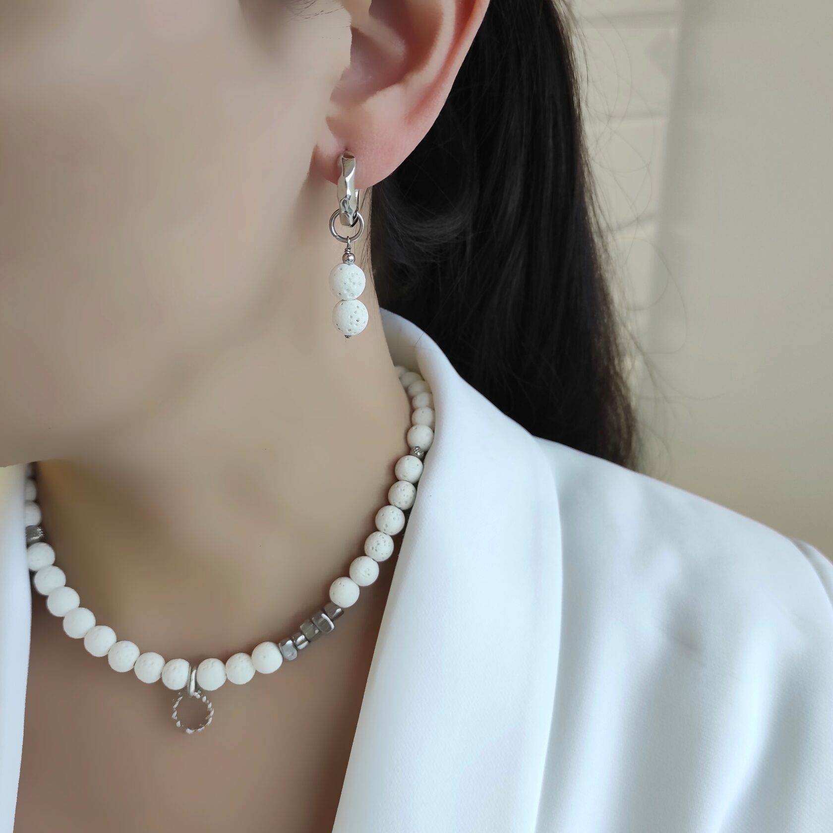 Серьги - трансформеры с белым вулканитом