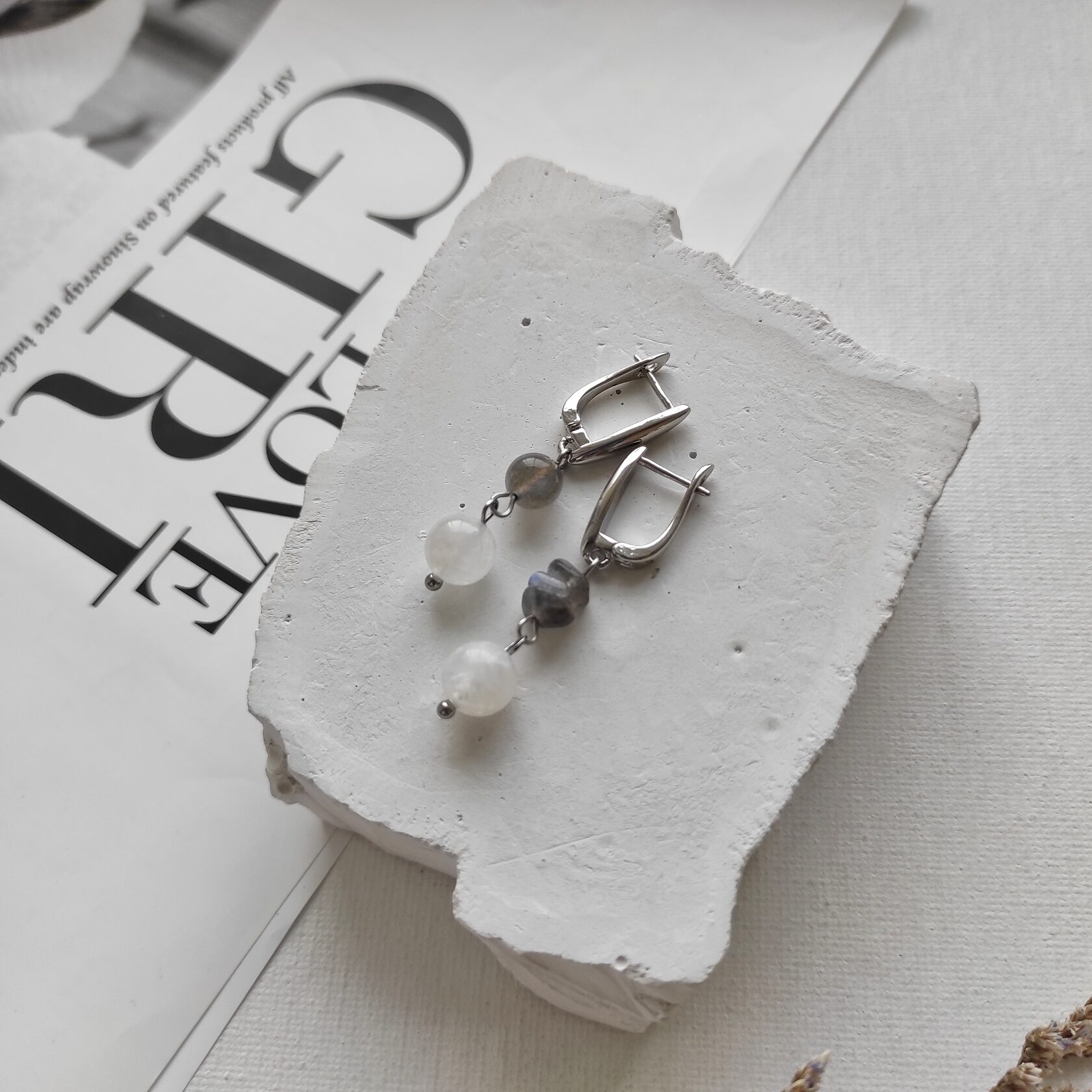 Серьги из лабрадора и лунного камня