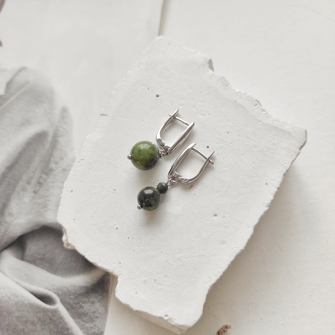 Серьги из нефрита