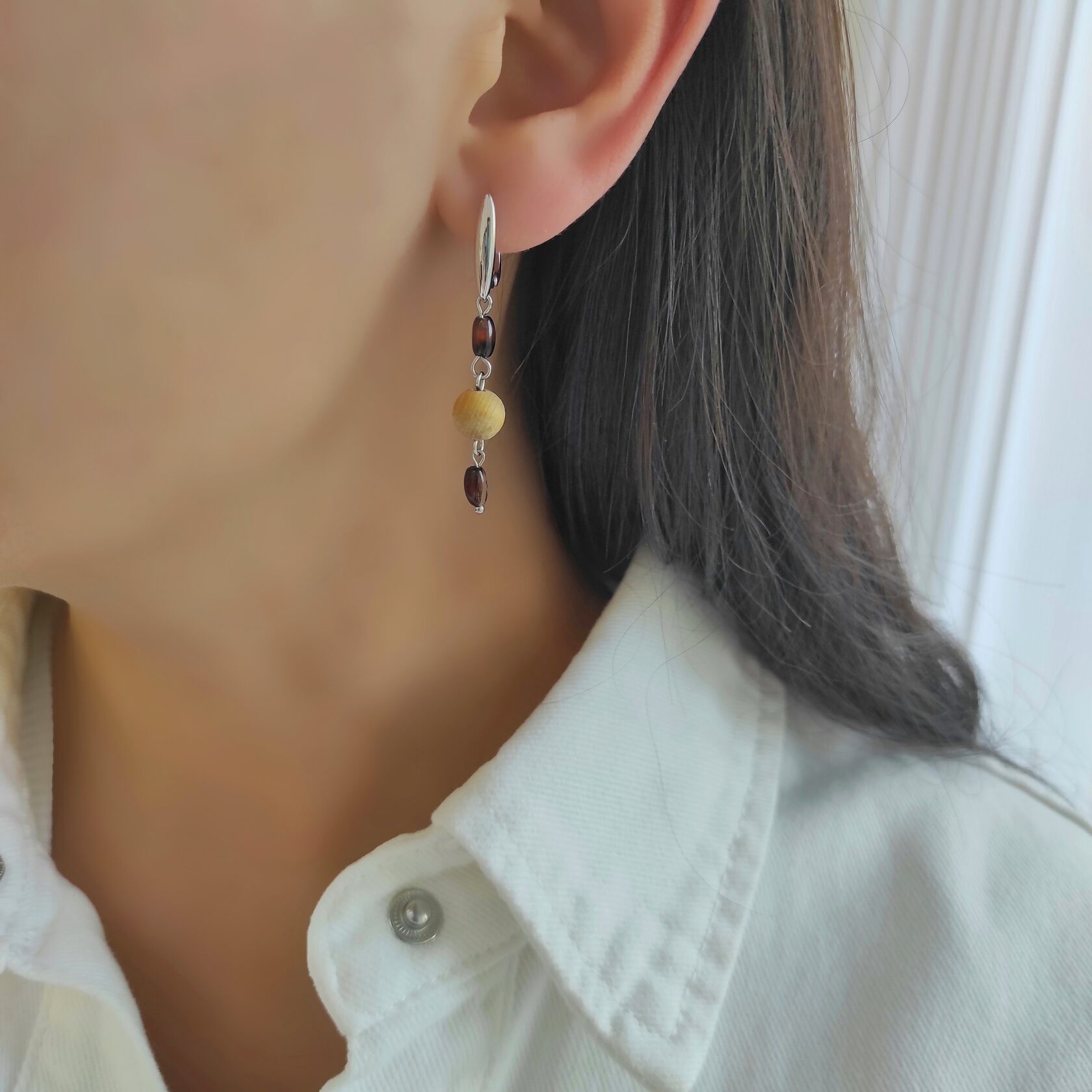 Серьги из обсидиана, агата и деревянного шарика из можжевельника