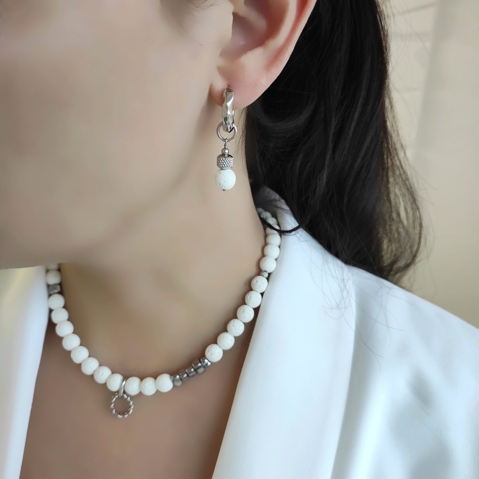 Серьги - трансформеры с белым вулканитом