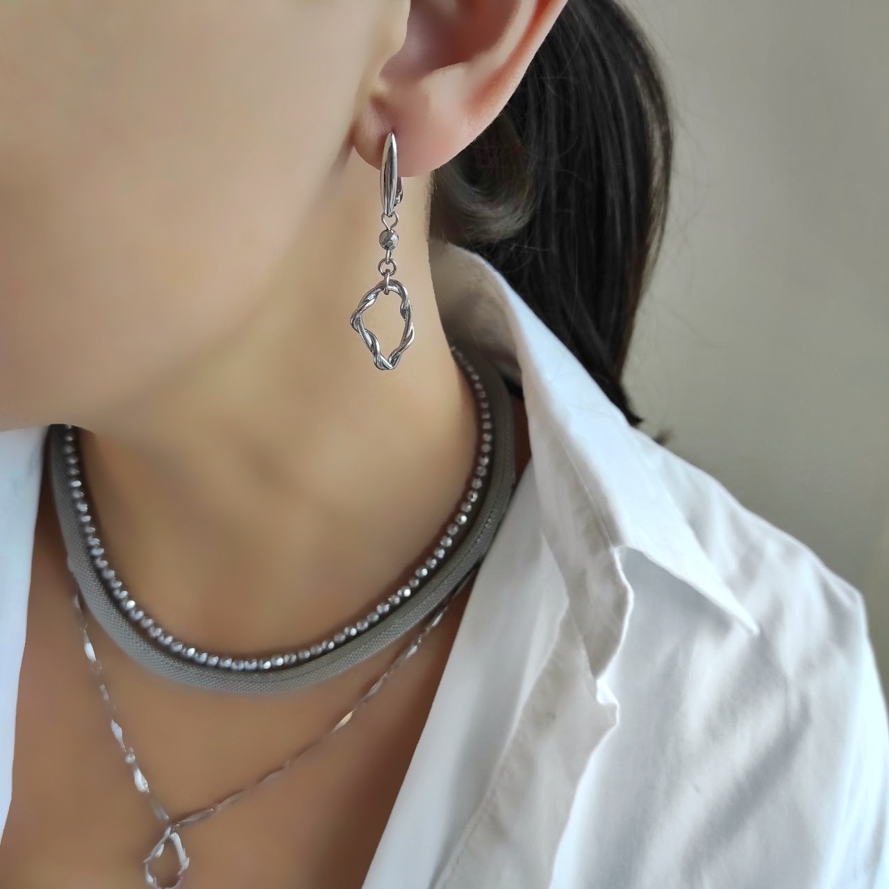 Серьги ювелирная бижутерия с гематитом серебристого цвета