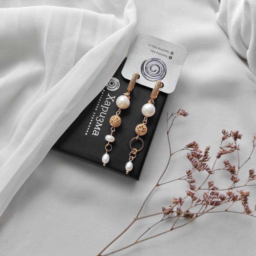 Серьги с жемчугом и шариками в позолоченной фурнитуре