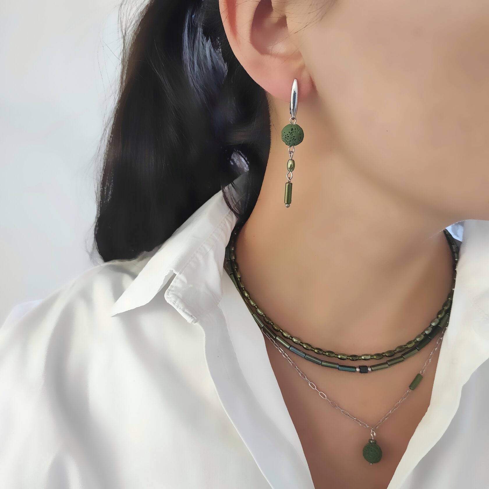 Серьги из гематита и вулканита зелёные травянистые оттенки