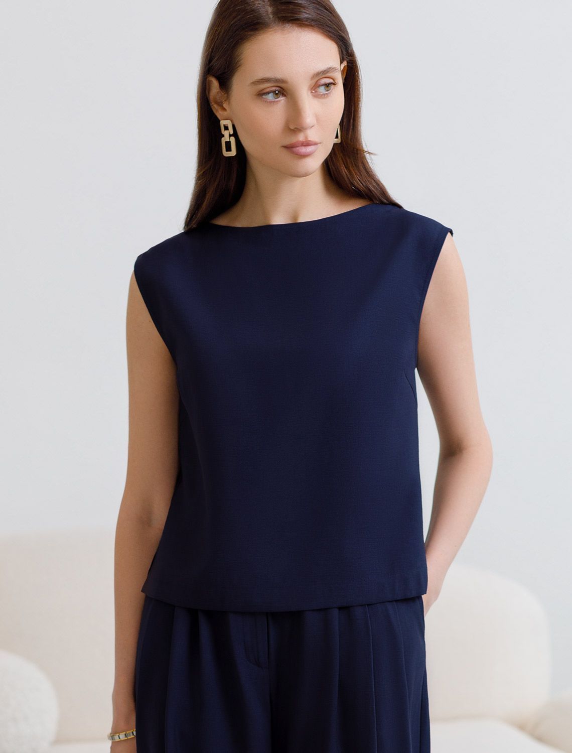 Топ c вырезом лодочка из плотного лиоцелла