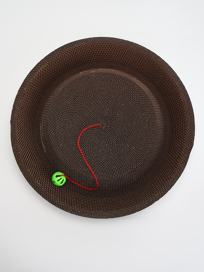 Когтеточка-лежанка «Пижон. Пчёлка» 45×9 см, с кошачьей мятой, гофрокартон