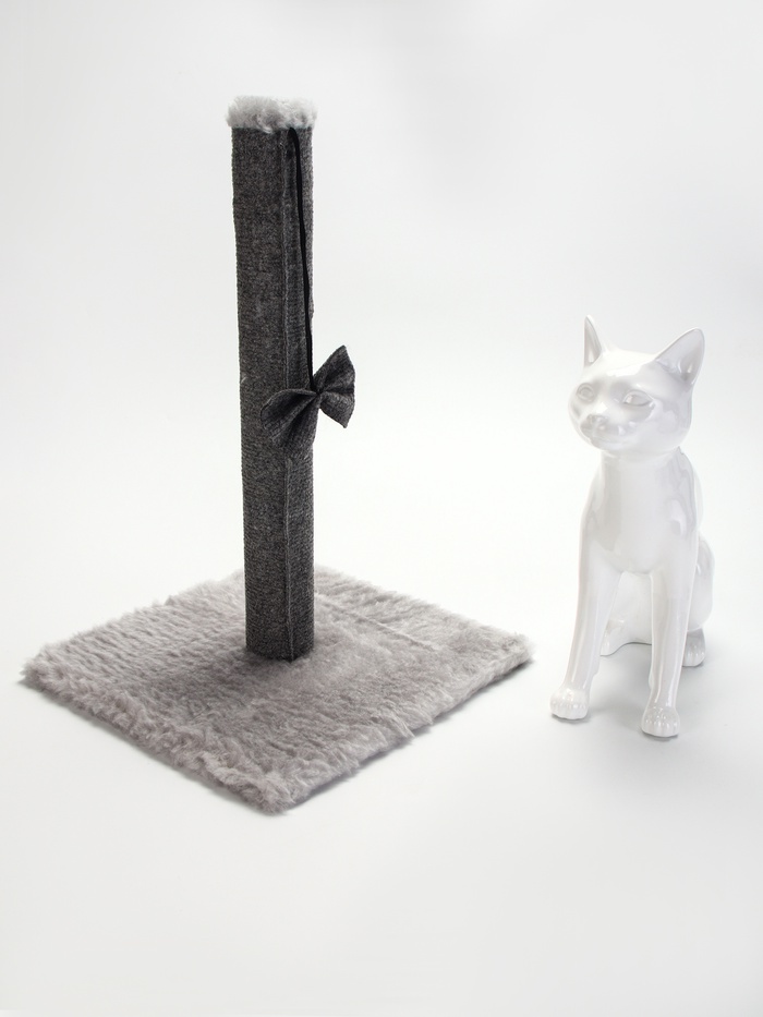 Когтеточка-столбик«Пижон», 30×30×50 см, с игрушкой бантиком, серый