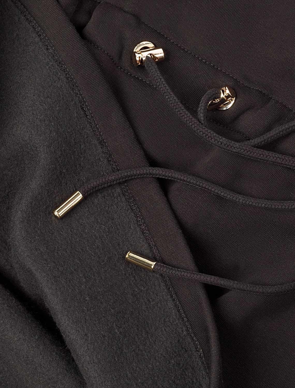 Ст.цена 1990р Джемпер с объемным воротом и шнуром на талии из футера-трехнитки D49.966 черный