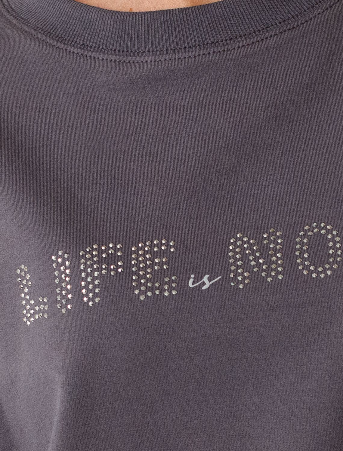 Ст.цена 2490р Свитшот из эластичного футера с авторским принтом D49.072 т.серый_life_is_now