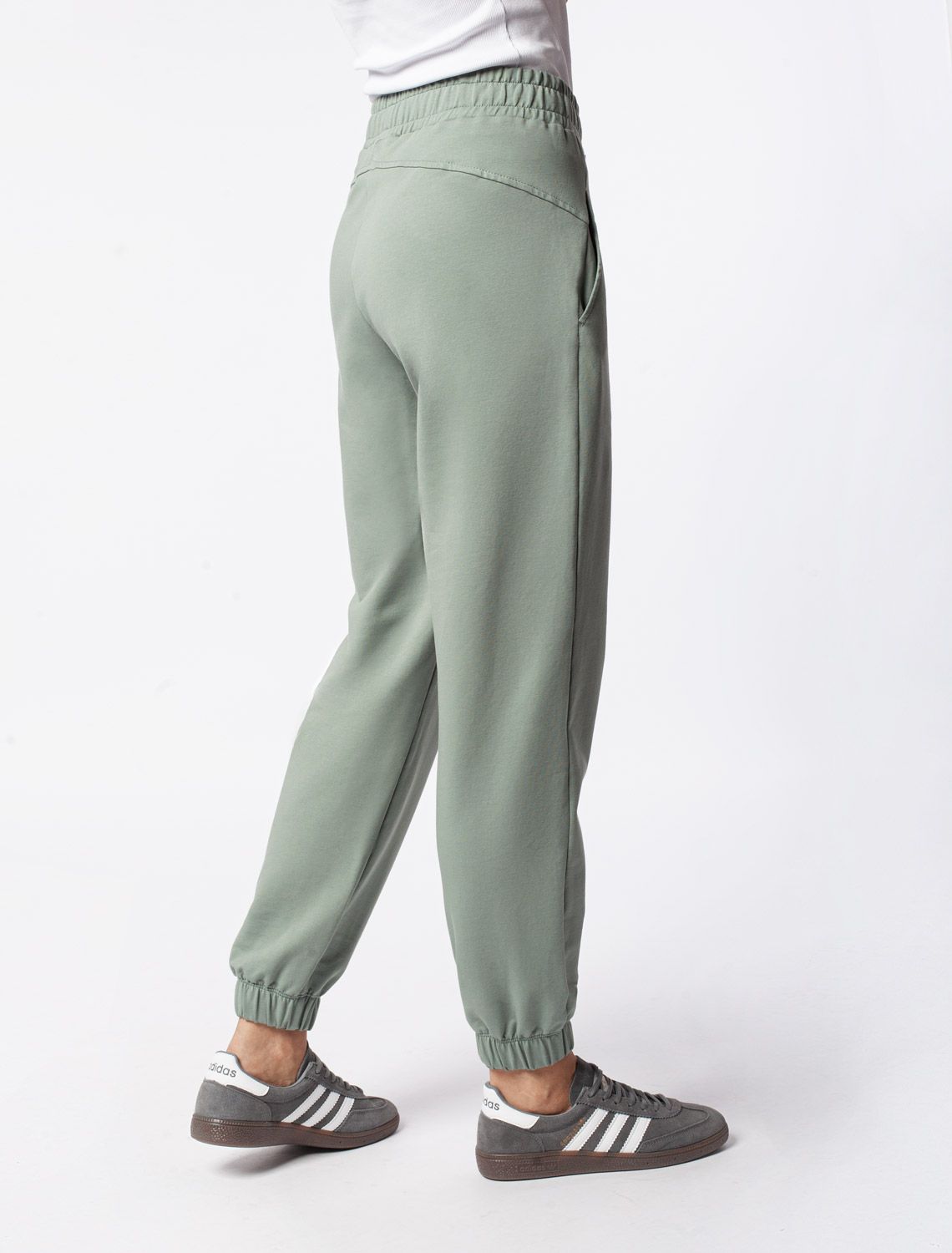 Ст.цена 1690р Брюки из тонкого премиального футера с эластаном D44.137 св.оливковый