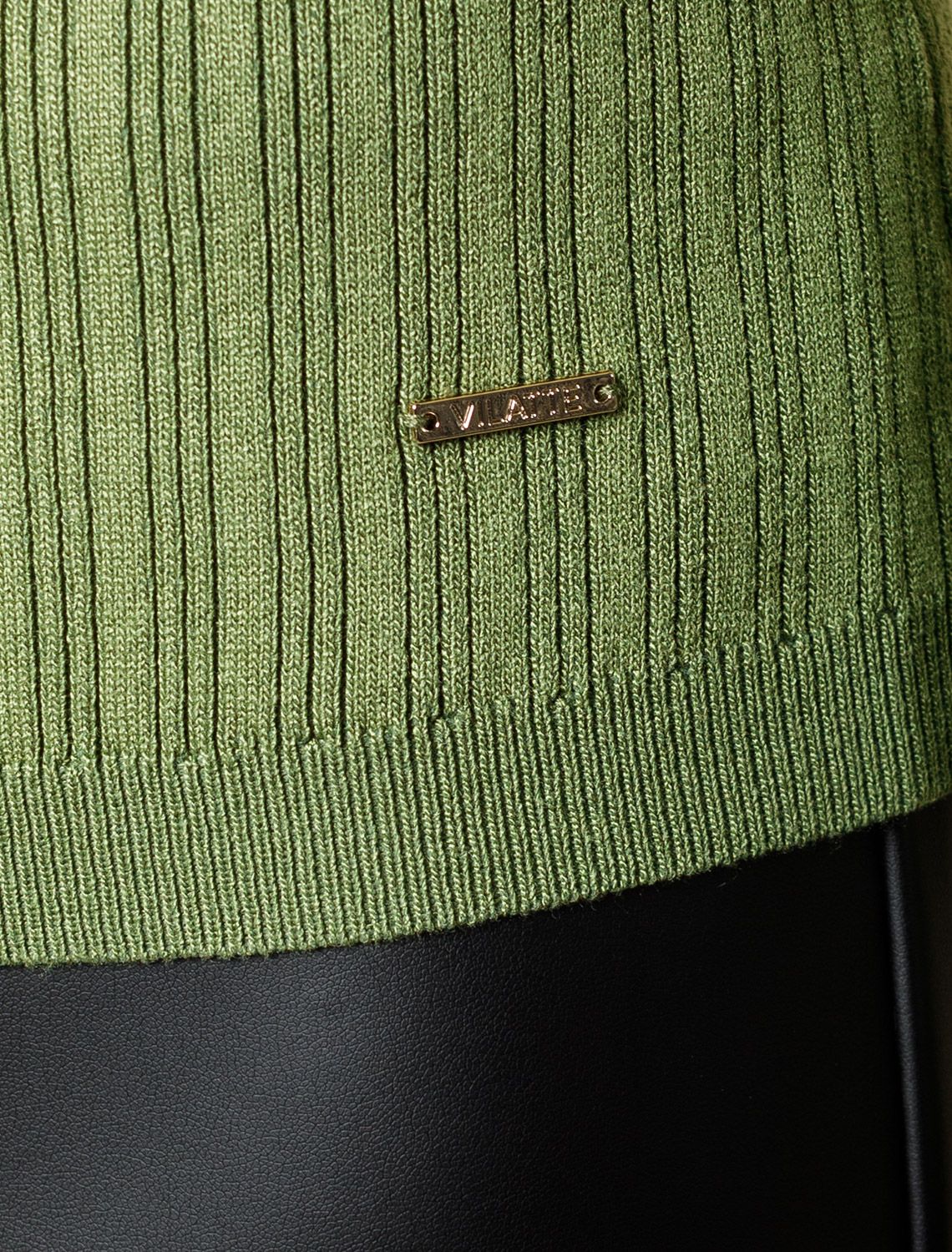 Ст.цена 1890р Джемпер тонкой вязки из вискозы с нейлоном D39.347 зеленый