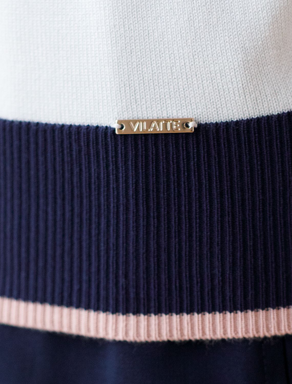 Ст.цена 1790р Джемпер с V-вырезом с коротким рукавом из вискозы D39.387 белый