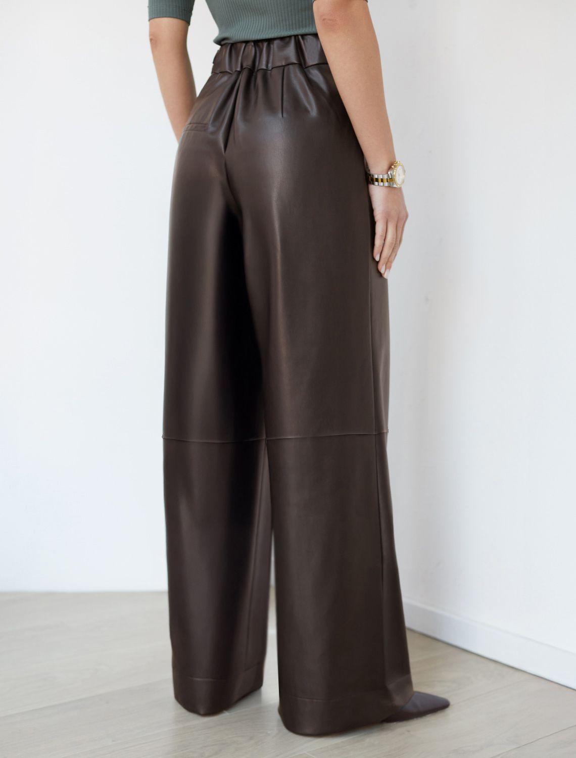 Ст.цена 2690р Широкие кожаные брюки-трубы с поясом D24.272 коричневый