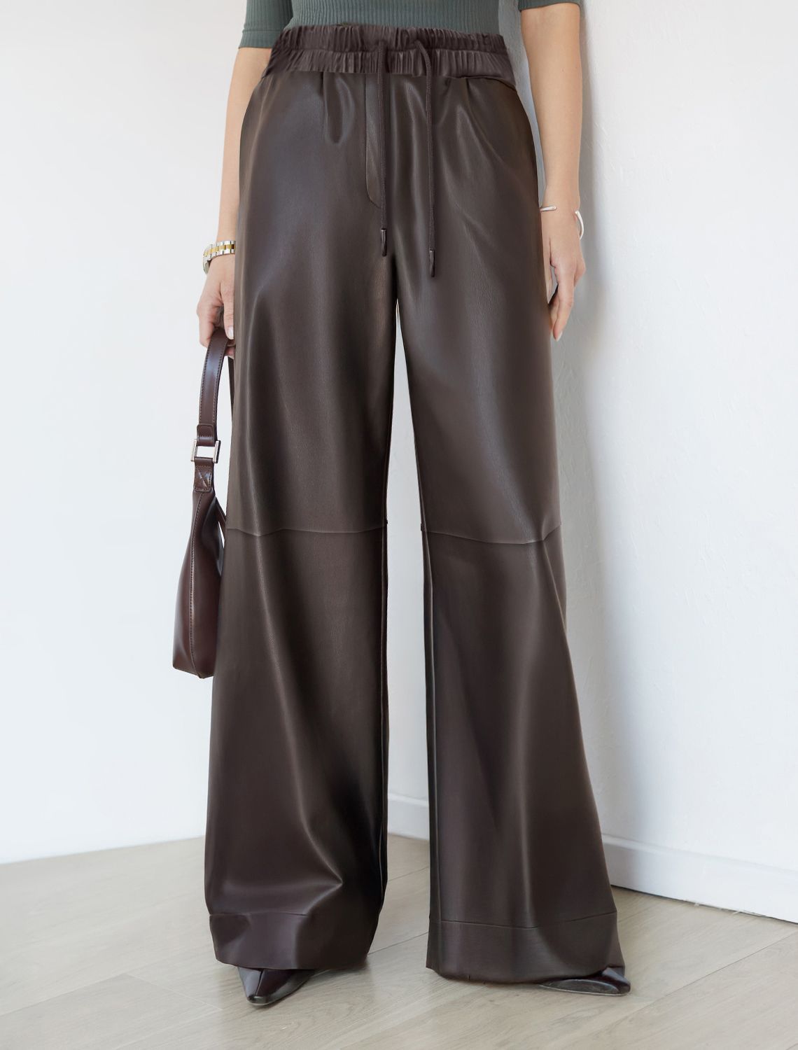 Ст.цена 2690р Широкие кожаные брюки-трубы с поясом D24.272 коричневый