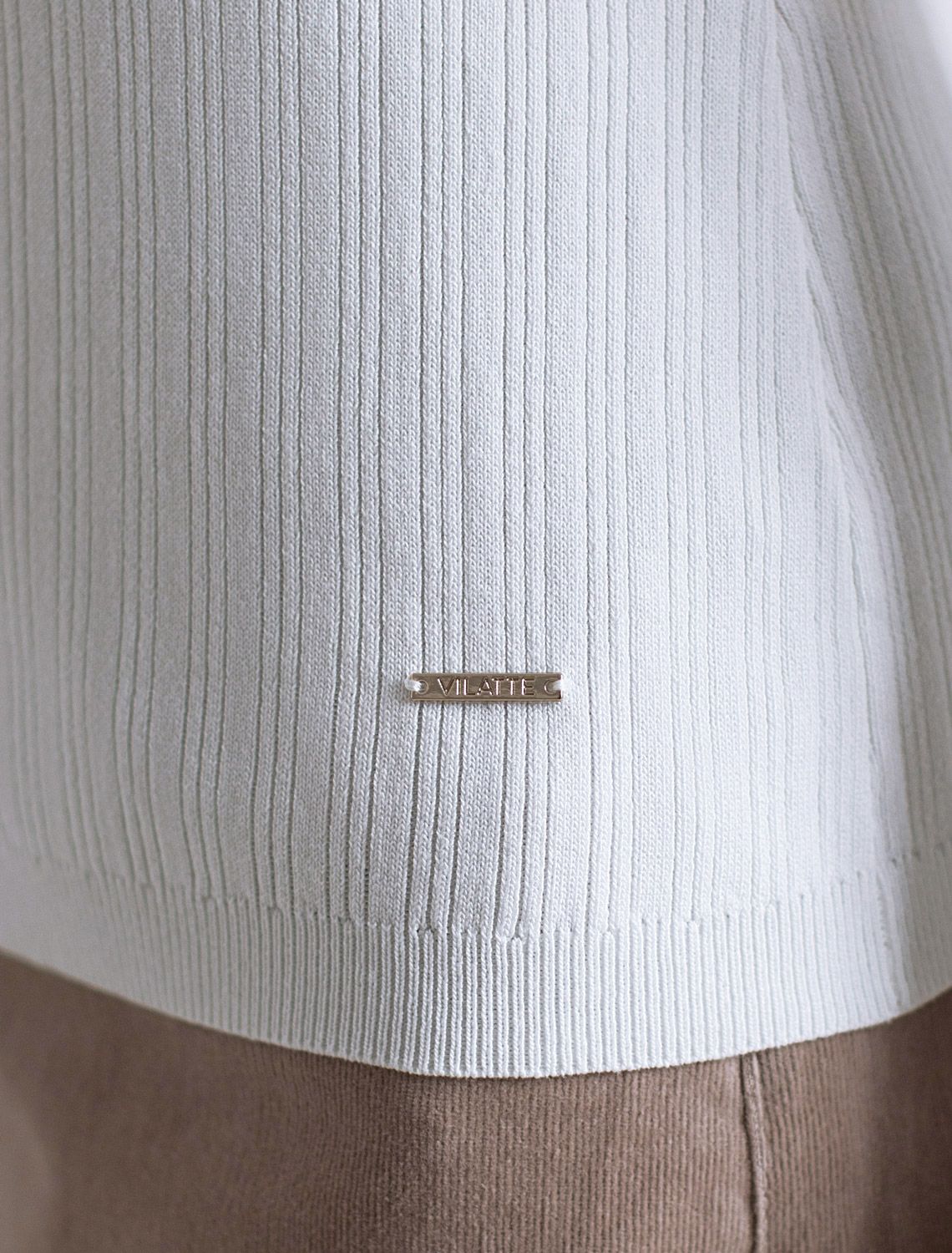 Ст.цена 1890р Джемпер тонкой вязки из вискозы с нейлоном D39.347 натуральный белый