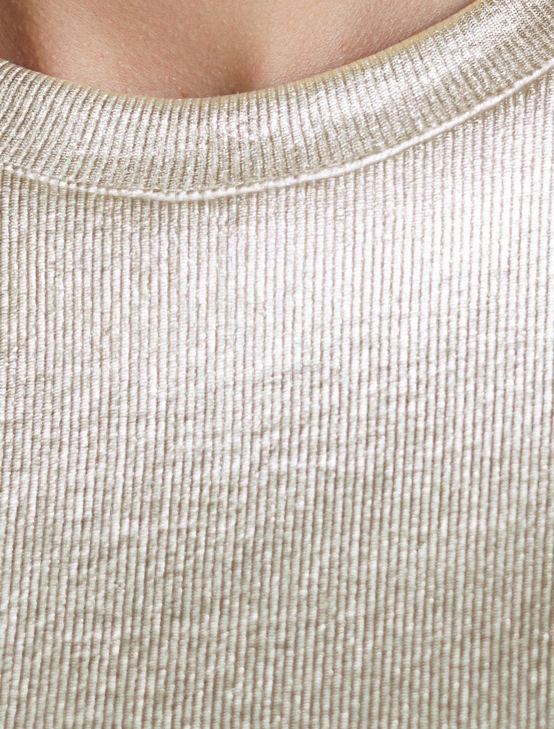 Ст.цена 1390р Топ с закрытым декольте из хлопка с эластаном в рубчик с матовым покрытием металлик D43.227 матовое светлое золото