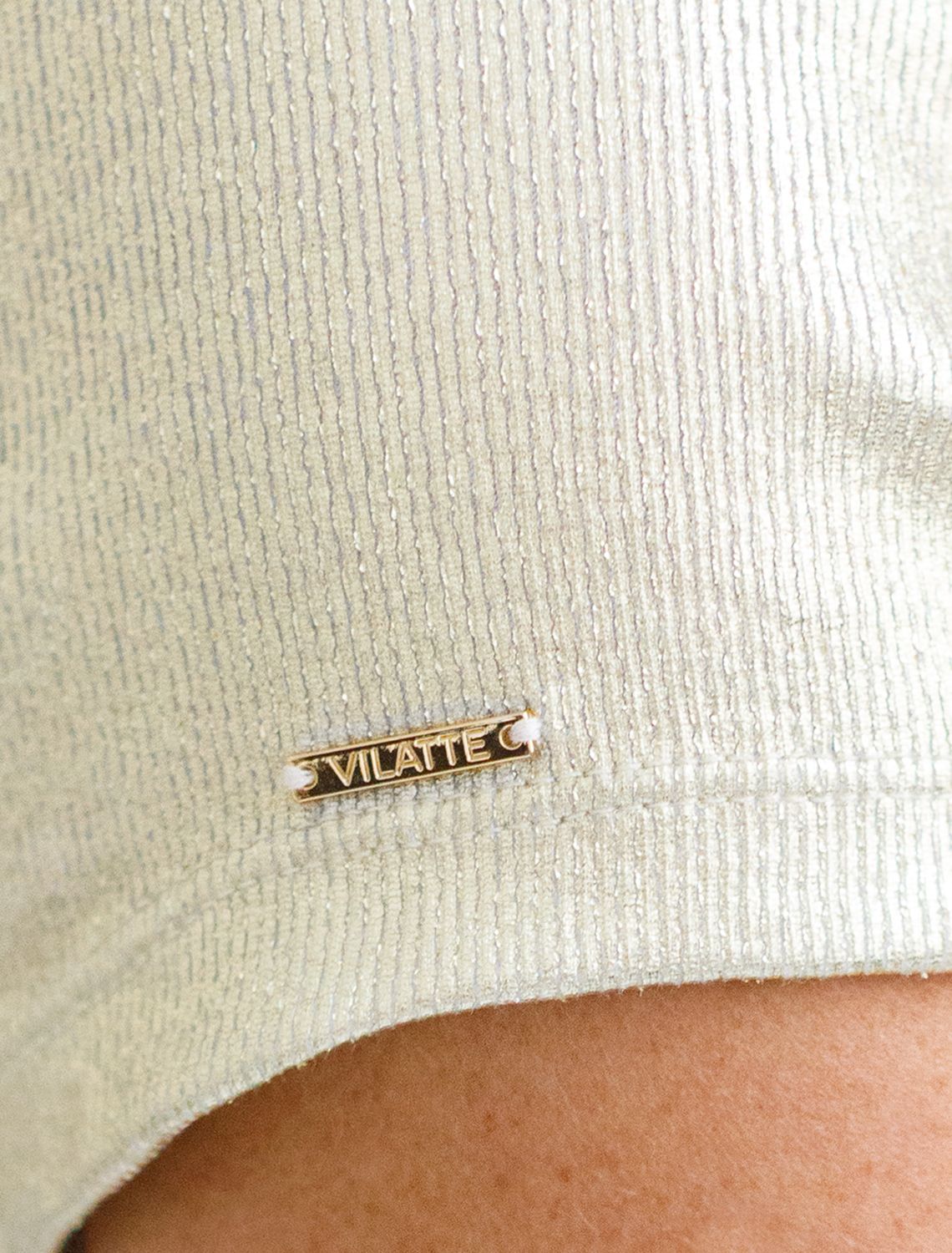 Ст.цена 1590р Футболка облегающая из хлопка в рубчик с вырезом лодочка с матовым покрытием металлик D49.093 матовое светлое золото