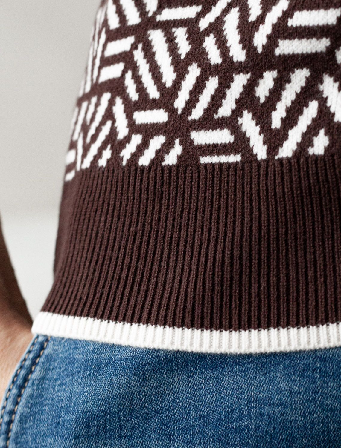 Ст.цена 2390р Джемпер жаккардовой вязки с кашемиром D39.361 кофейный