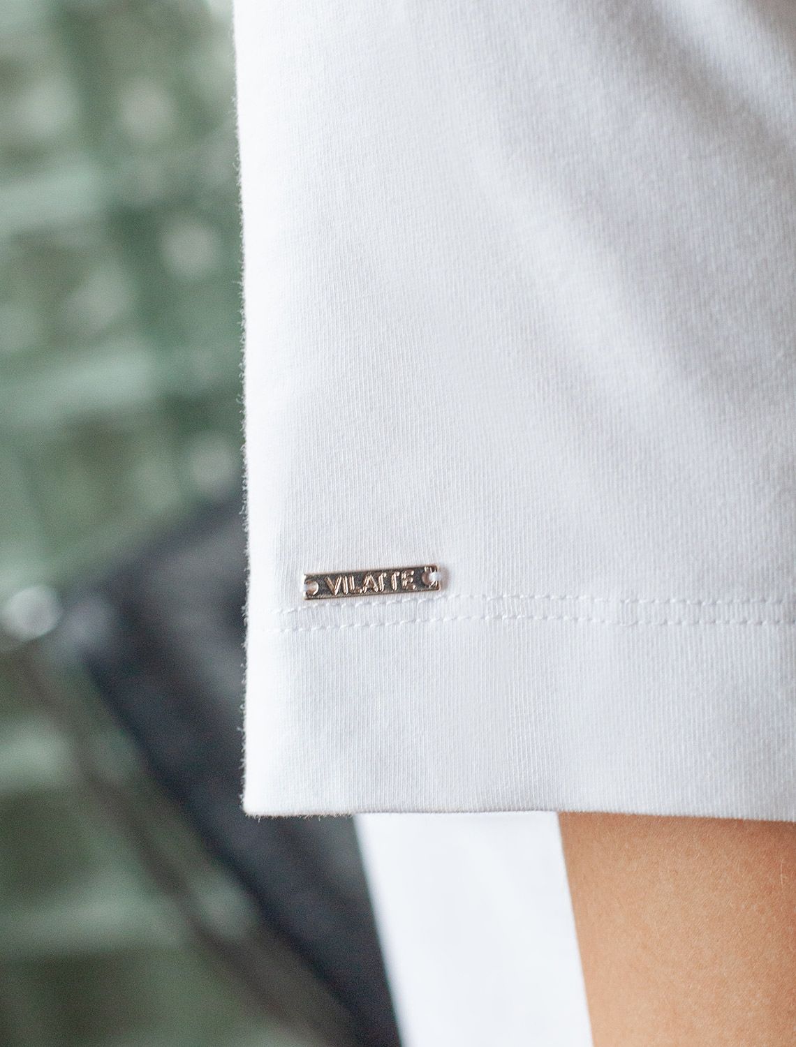 Ст.цена 1390р Футболка из премиального хлопка с авторским принтом D49.110 белый_ветер