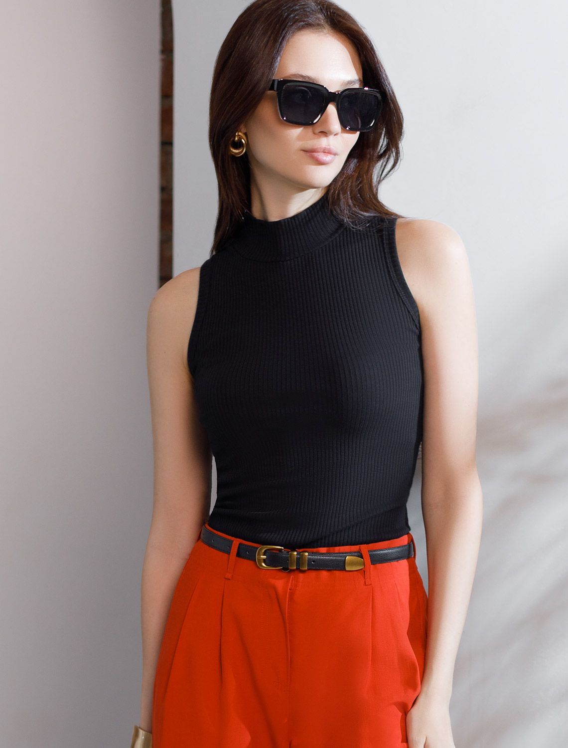 Ст.цена 1250р Топ из трикотажа в широкий рубчик D43.173 черный