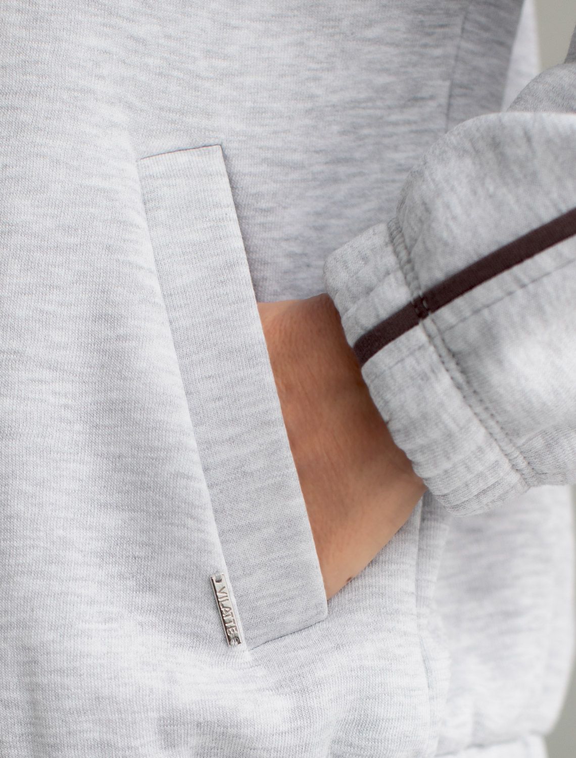 Ст.цена 2890р Бомбер среднего объема из эластичного футера трехнитики c начесом D49.143 серый меланж